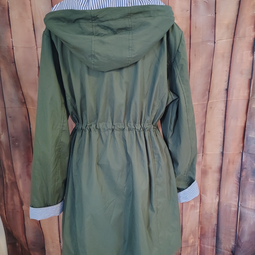 Forest Green Utility Jacket with Striped Details - Picture 8 of 11